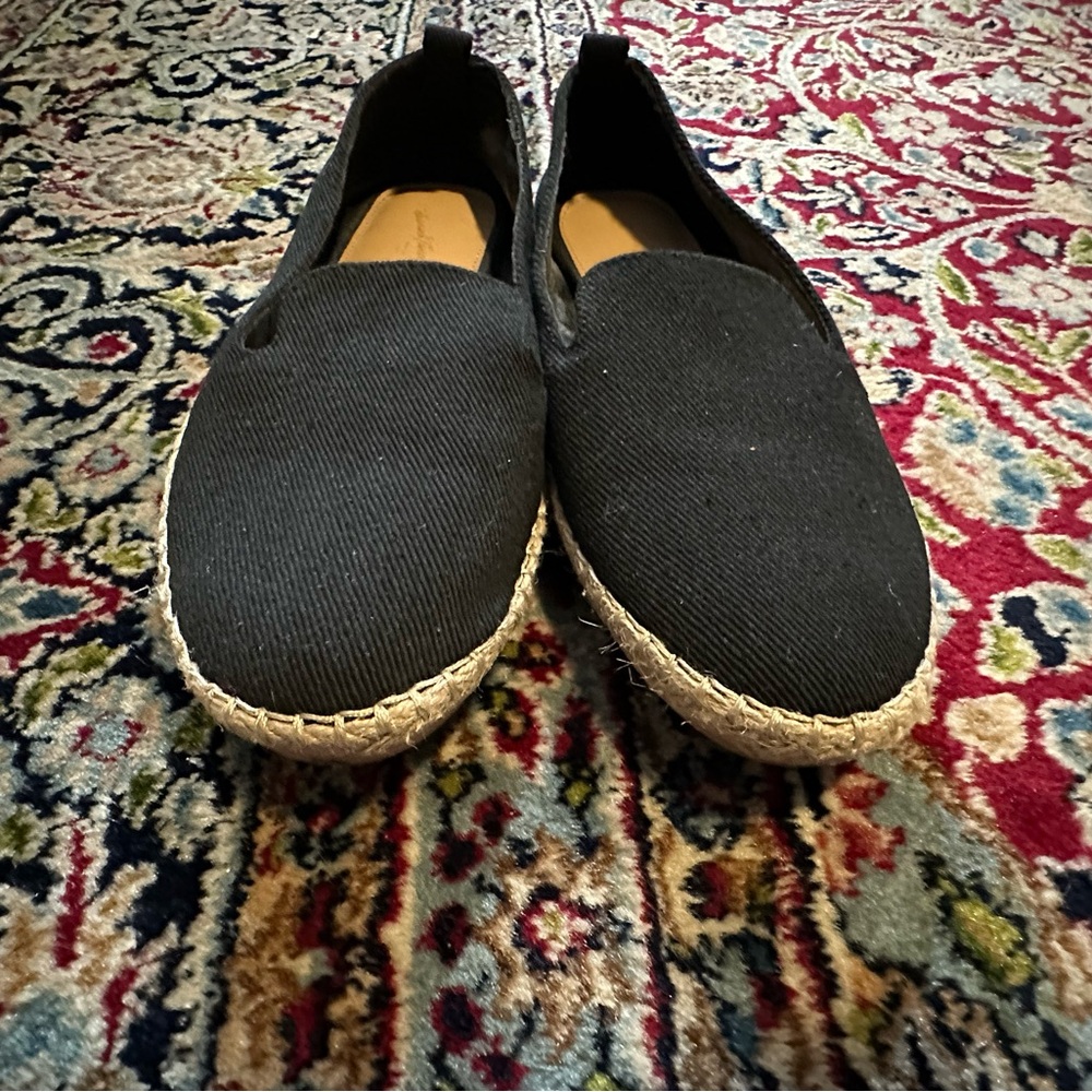 Universal Thread Black Espadrille Flats Size 7